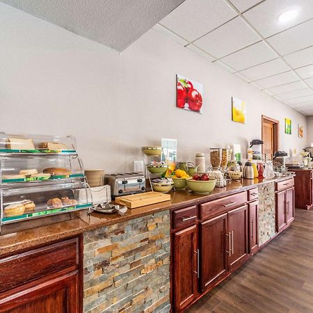 Quality Inn & Suites Vandalia Near I-70 And Hwy 51 ภายนอก รูปภาพ