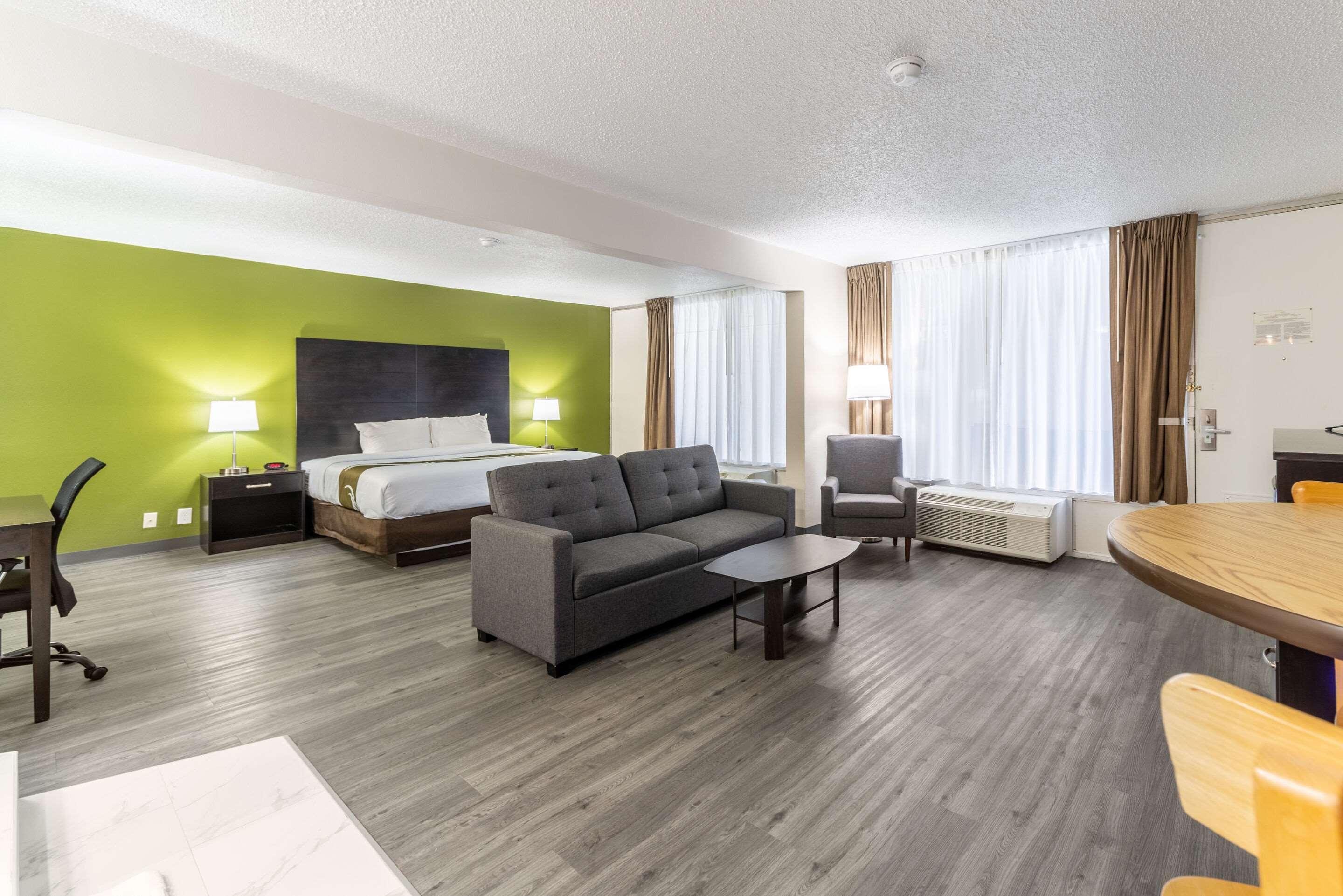 Quality Inn & Suites Vandalia Near I-70 And Hwy 51 ภายนอก รูปภาพ