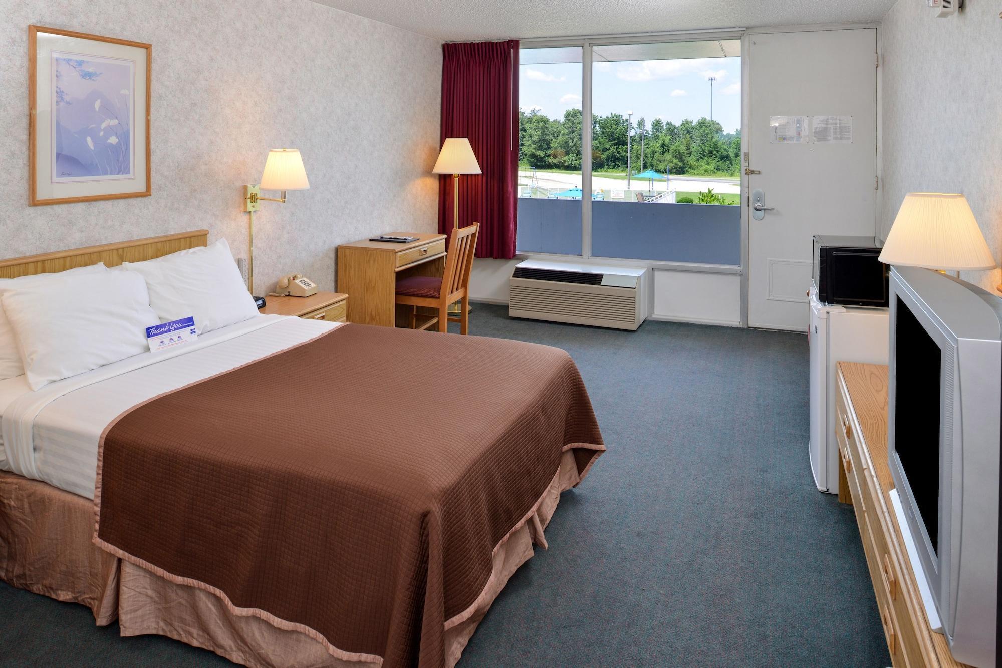 Quality Inn & Suites Vandalia Near I-70 And Hwy 51 ภายนอก รูปภาพ