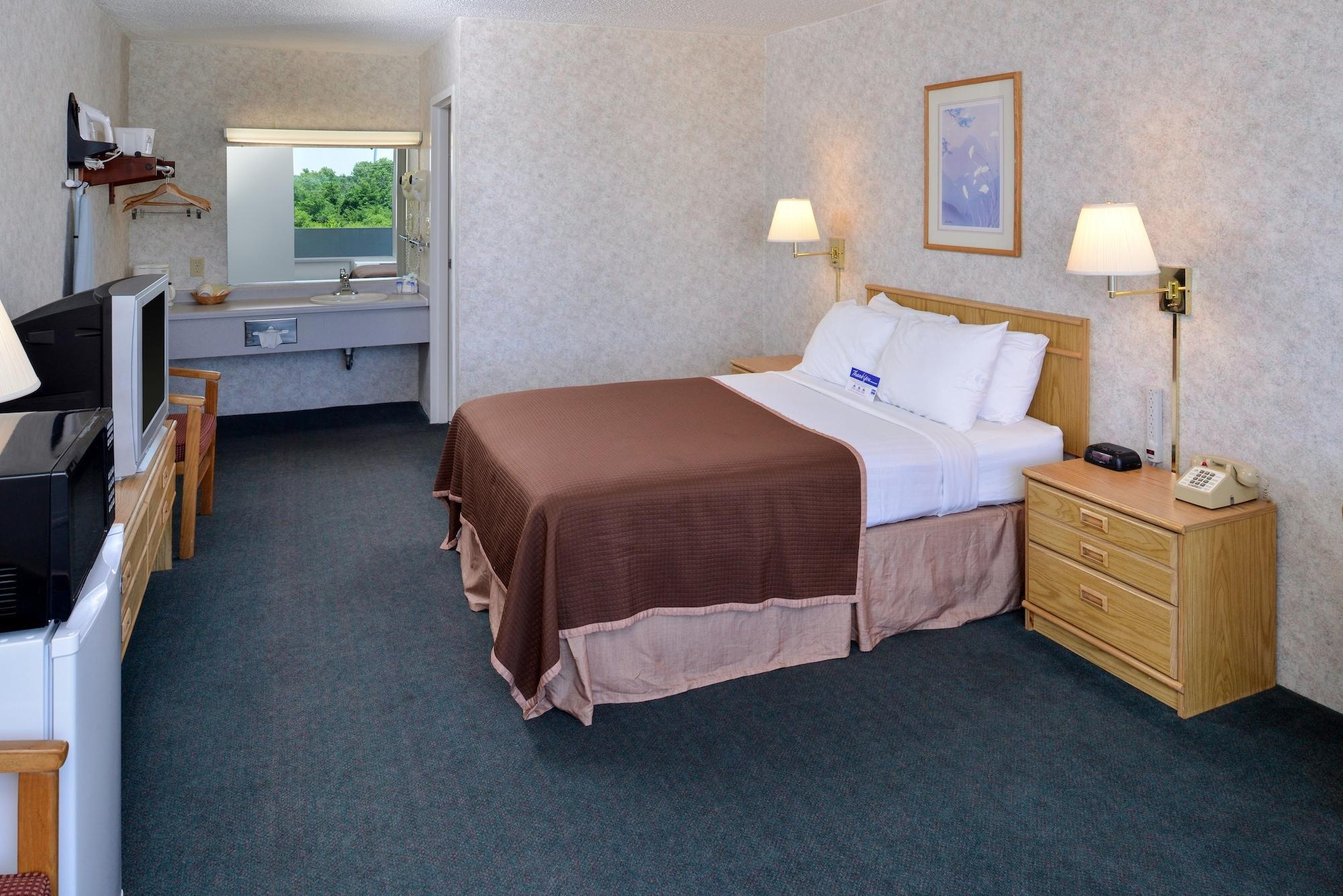 Quality Inn & Suites Vandalia Near I-70 And Hwy 51 ภายนอก รูปภาพ