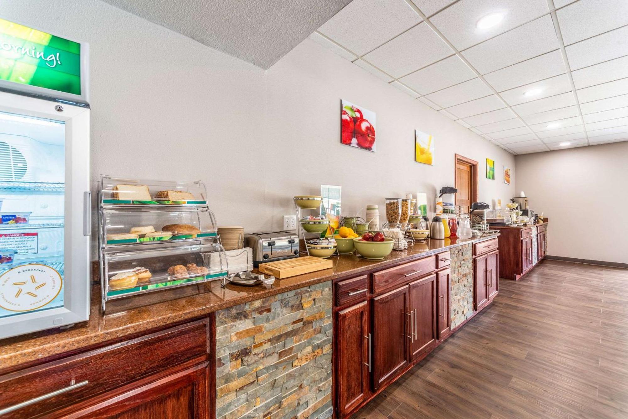 Quality Inn & Suites Vandalia Near I-70 And Hwy 51 ภายนอก รูปภาพ