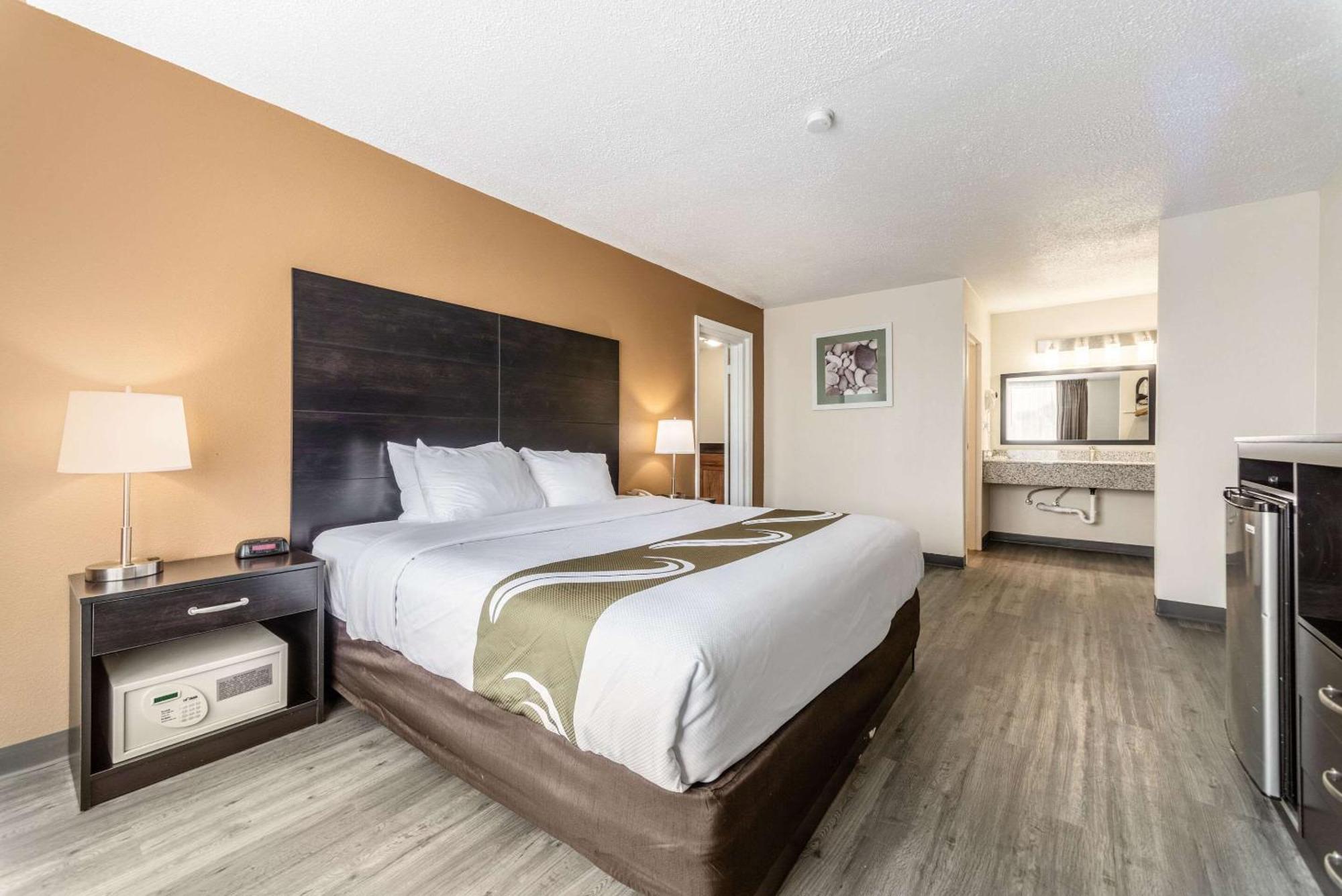 Quality Inn & Suites Vandalia Near I-70 And Hwy 51 ภายนอก รูปภาพ