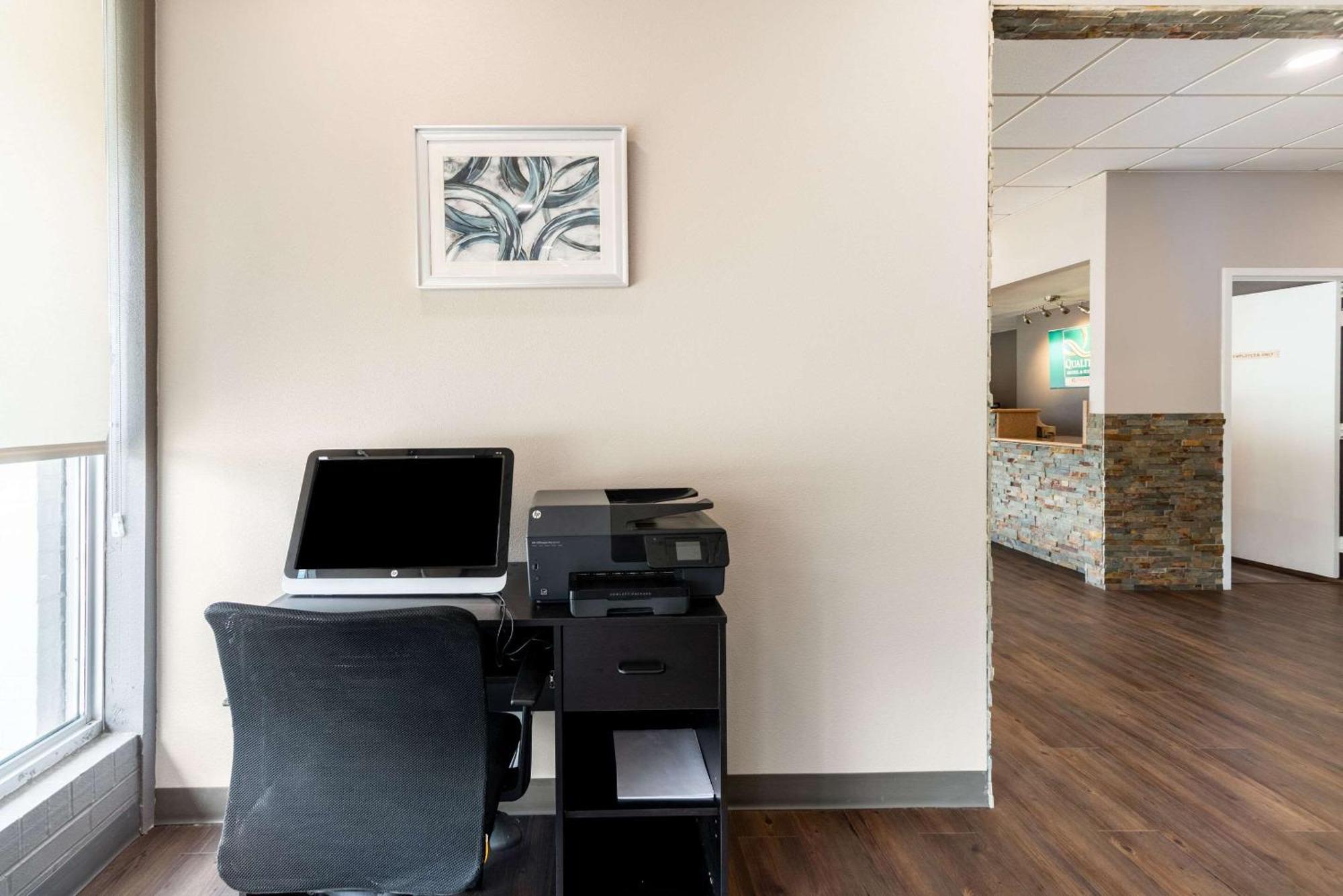 Quality Inn & Suites Vandalia Near I-70 And Hwy 51 ภายนอก รูปภาพ