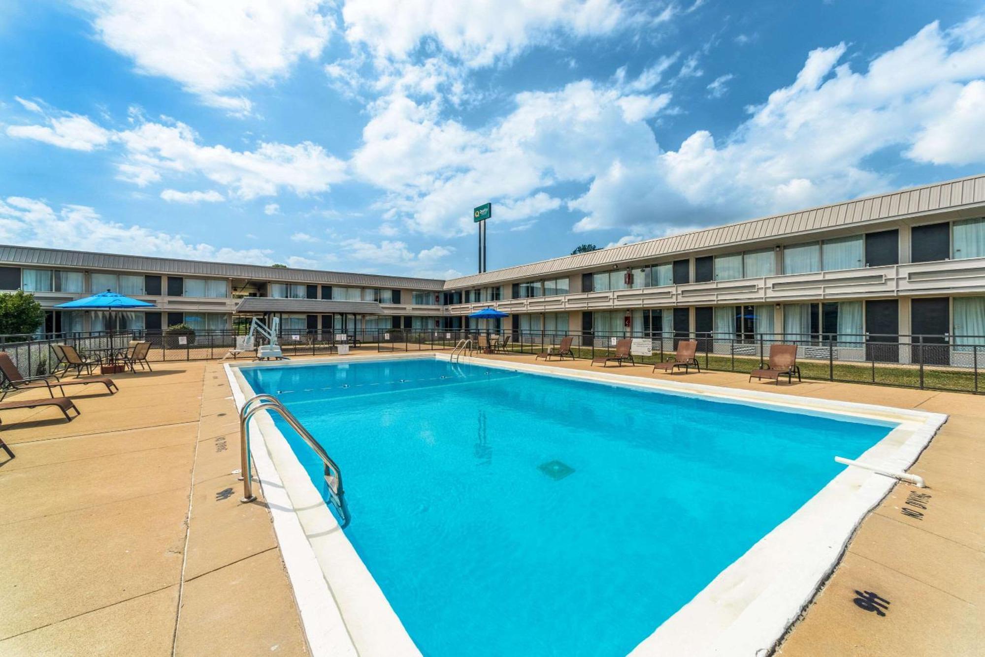 Quality Inn & Suites Vandalia Near I-70 And Hwy 51 ภายนอก รูปภาพ