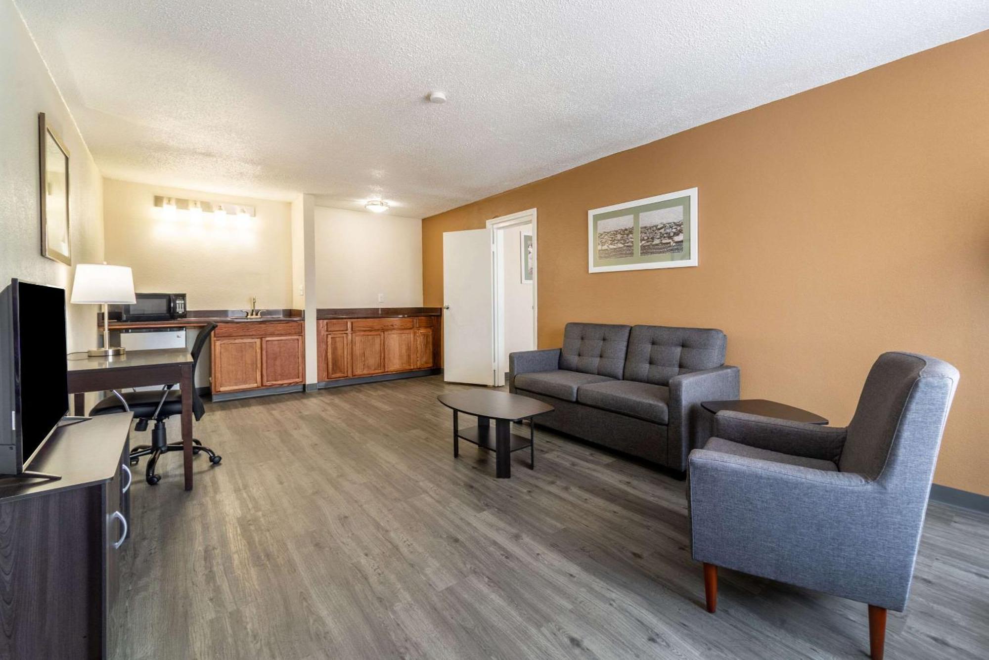 Quality Inn & Suites Vandalia Near I-70 And Hwy 51 ภายนอก รูปภาพ