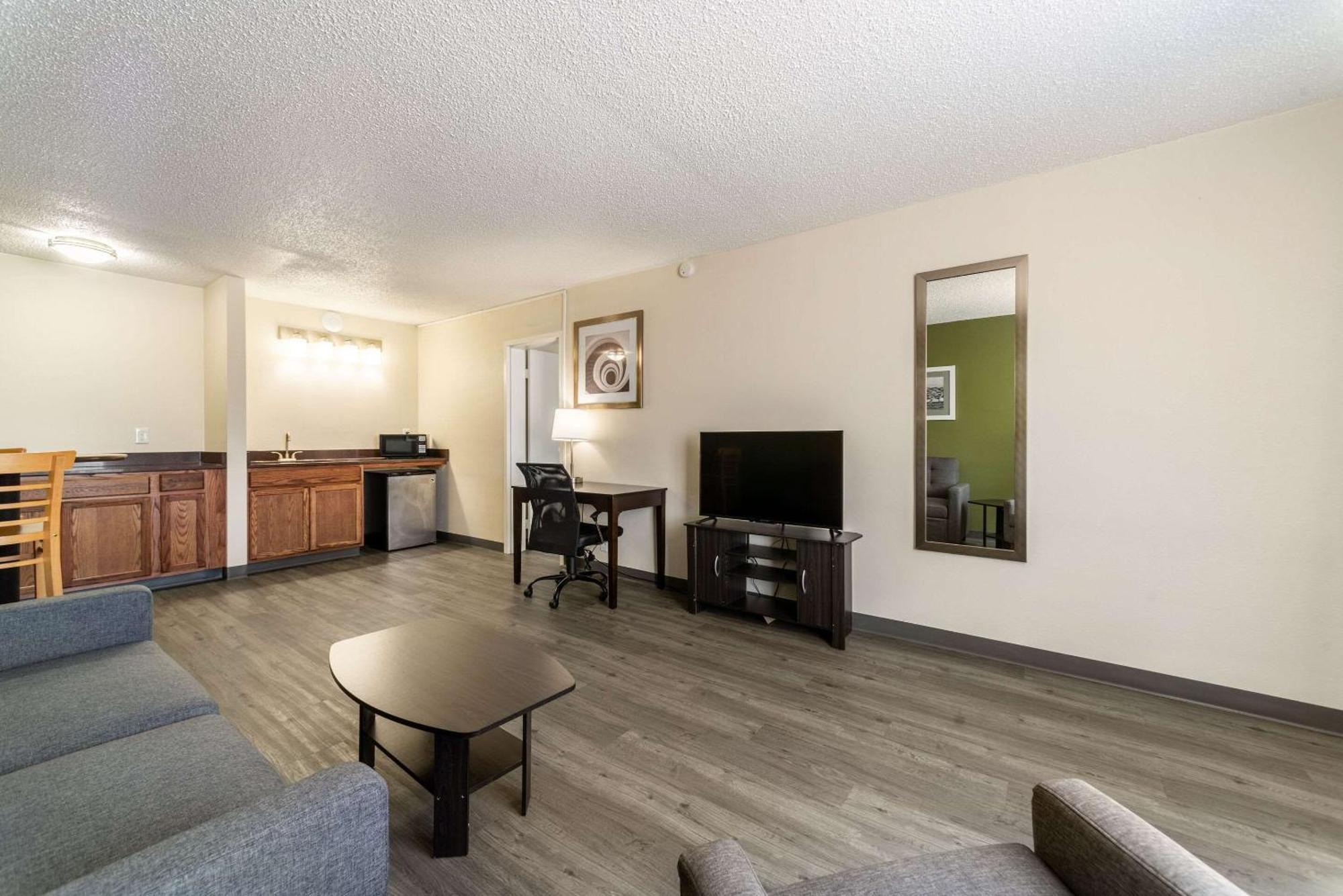 Quality Inn & Suites Vandalia Near I-70 And Hwy 51 ภายนอก รูปภาพ