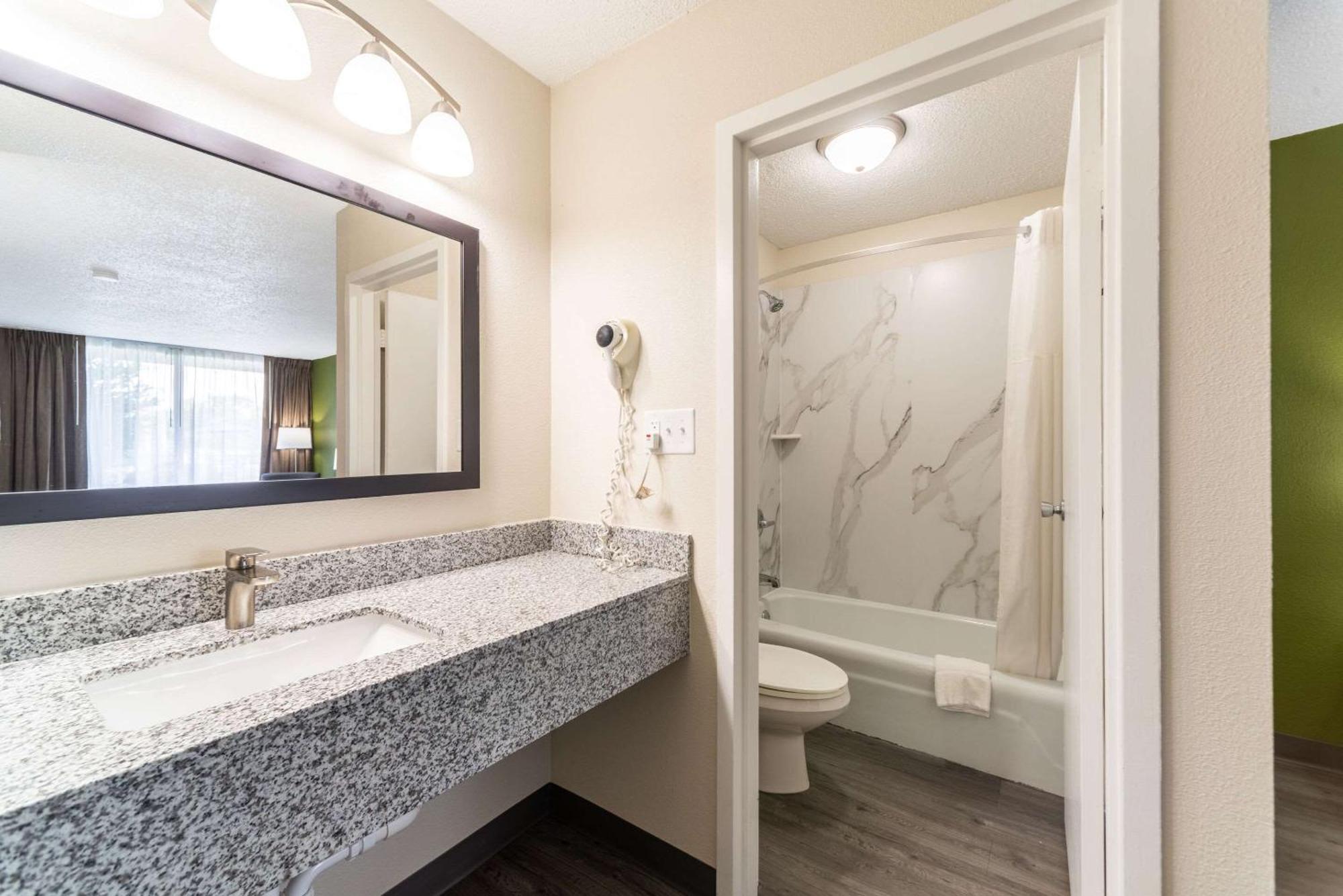 Quality Inn & Suites Vandalia Near I-70 And Hwy 51 ภายนอก รูปภาพ