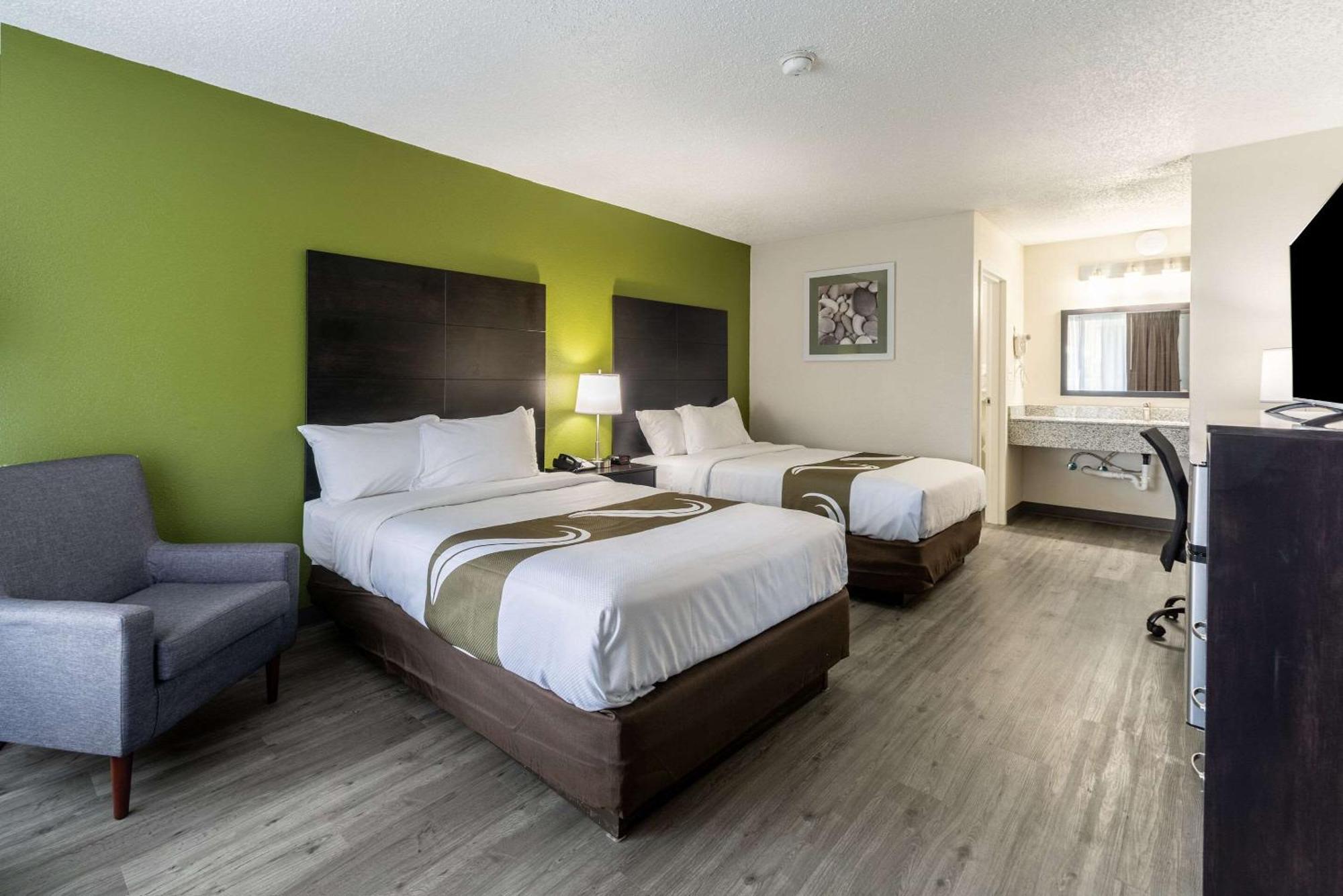 Quality Inn & Suites Vandalia Near I-70 And Hwy 51 ภายนอก รูปภาพ