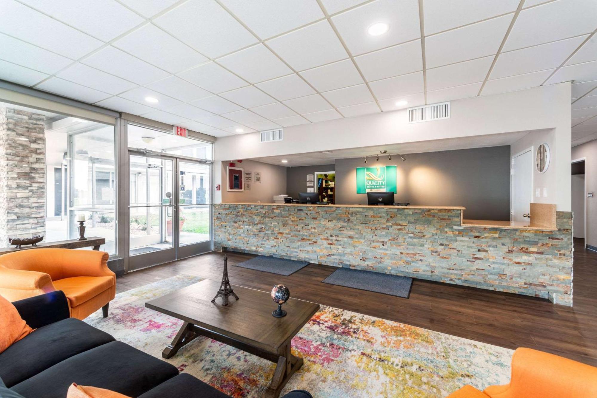 Quality Inn & Suites Vandalia Near I-70 And Hwy 51 ภายนอก รูปภาพ