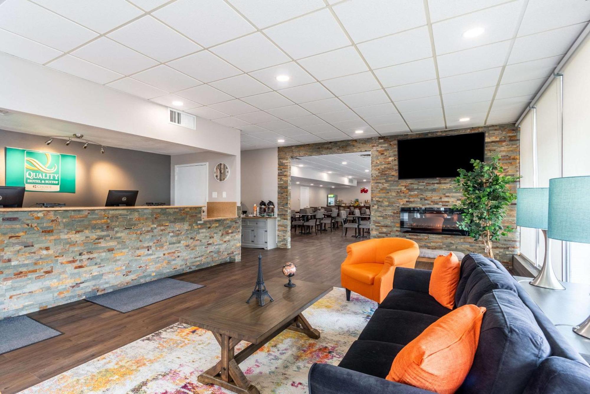Quality Inn & Suites Vandalia Near I-70 And Hwy 51 ภายนอก รูปภาพ