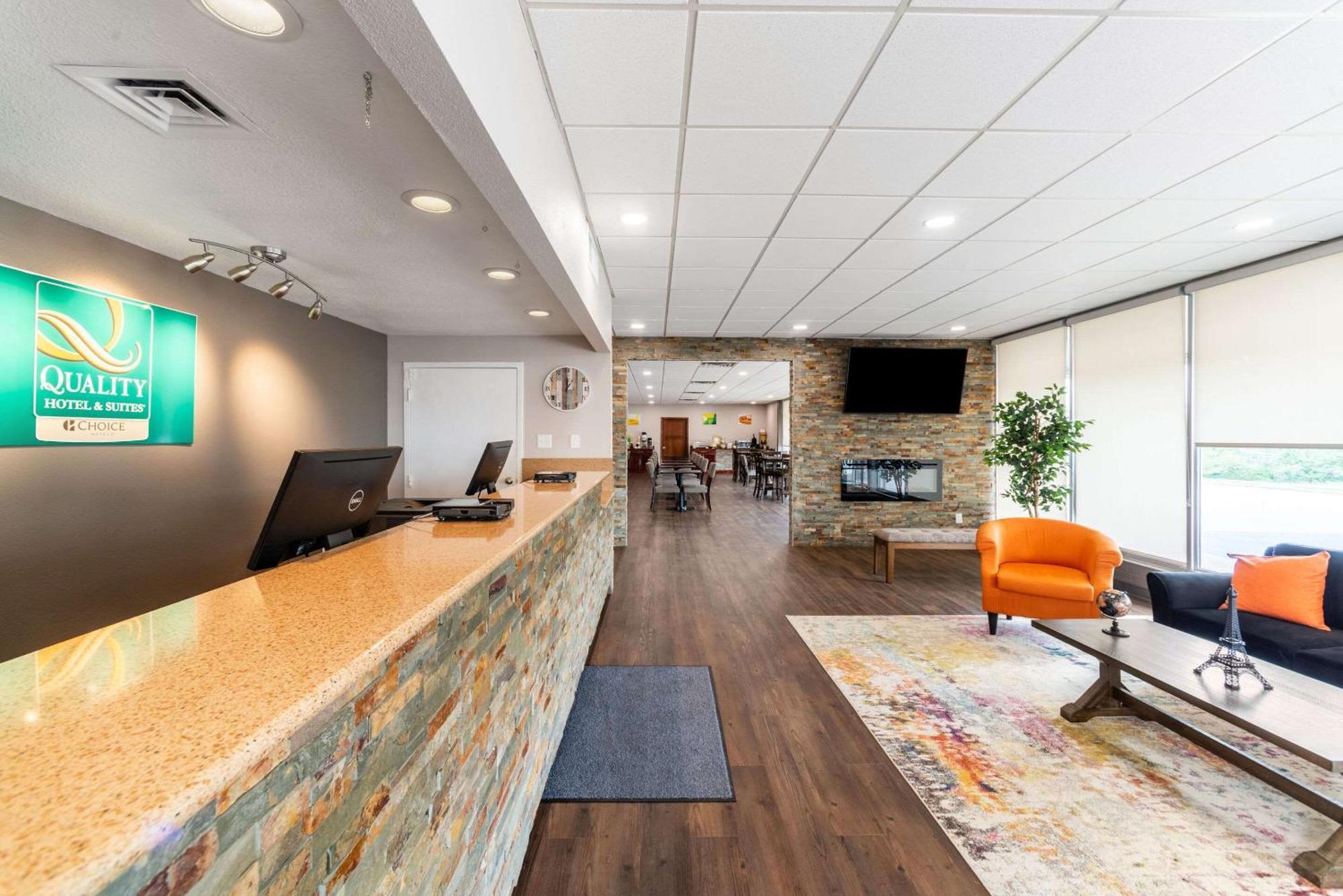 Quality Inn & Suites Vandalia Near I-70 And Hwy 51 ภายนอก รูปภาพ