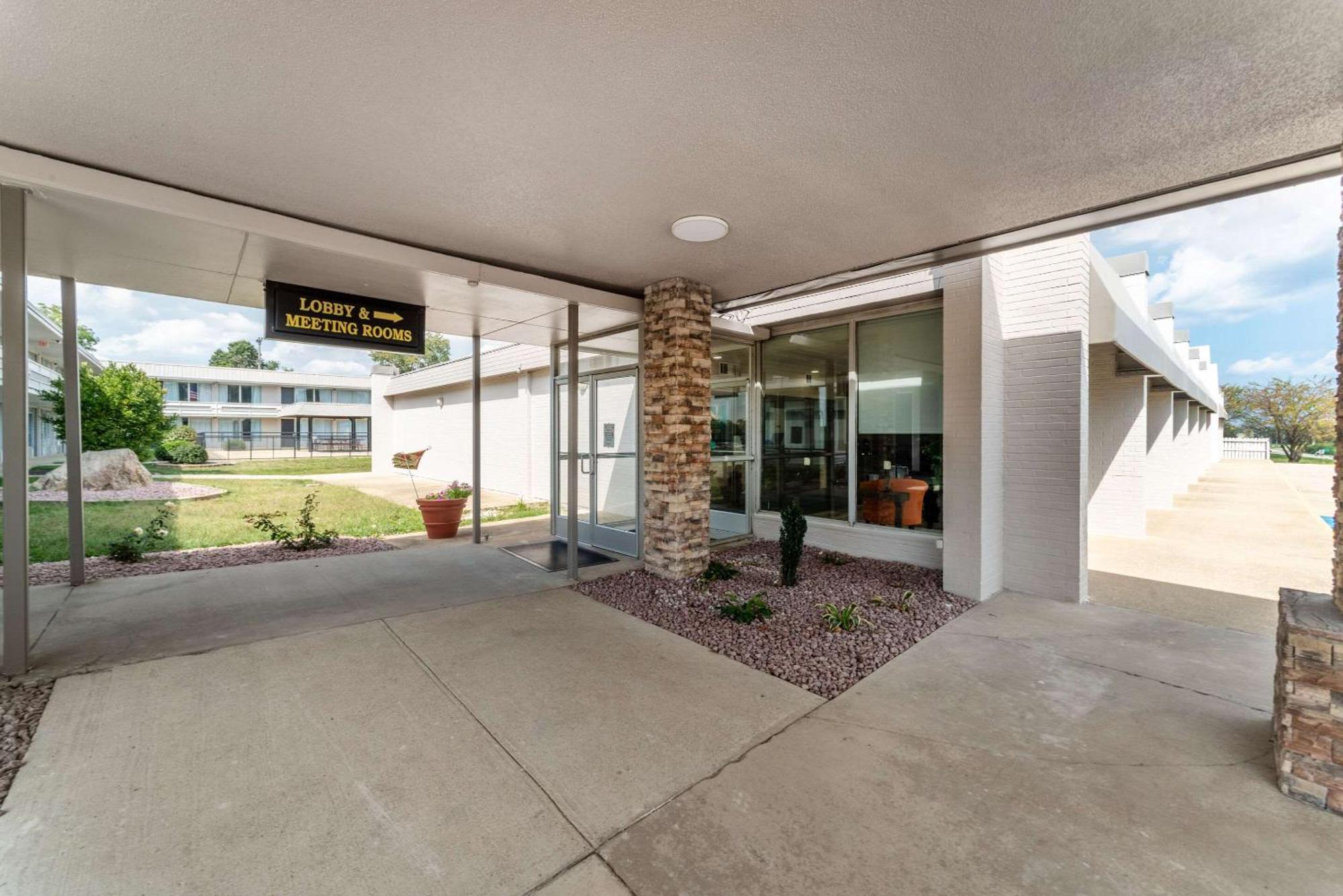 Quality Inn & Suites Vandalia Near I-70 And Hwy 51 ภายนอก รูปภาพ