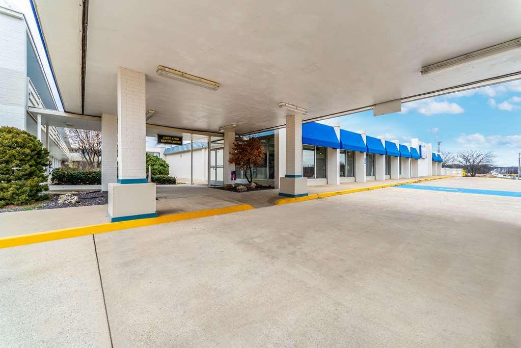 Quality Inn & Suites Vandalia Near I-70 And Hwy 51 ภายนอก รูปภาพ