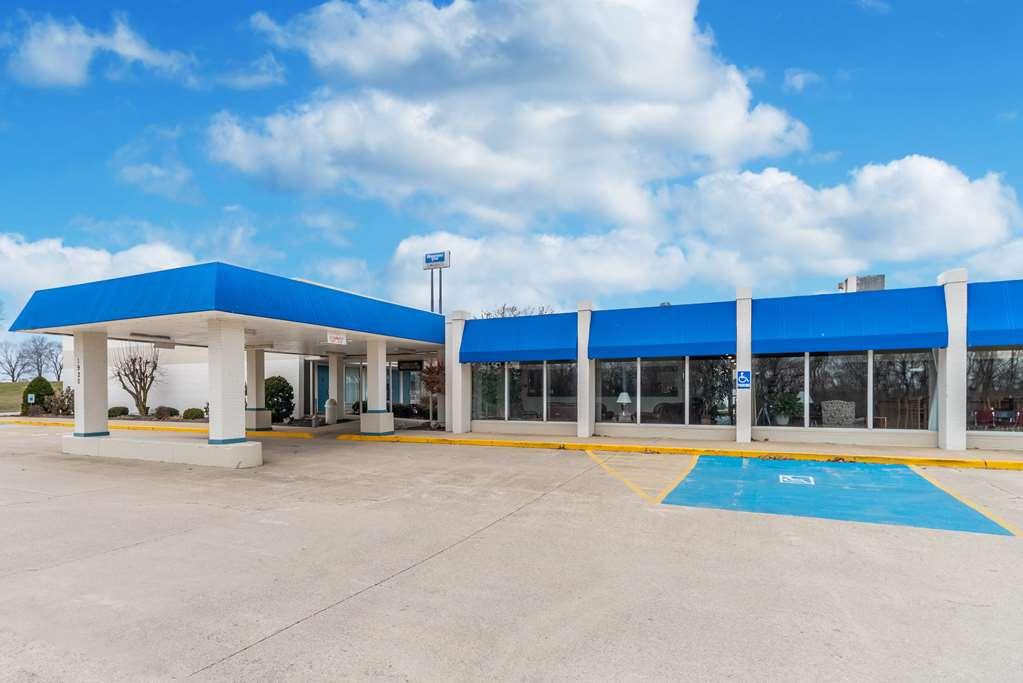 Quality Inn & Suites Vandalia Near I-70 And Hwy 51 ภายนอก รูปภาพ